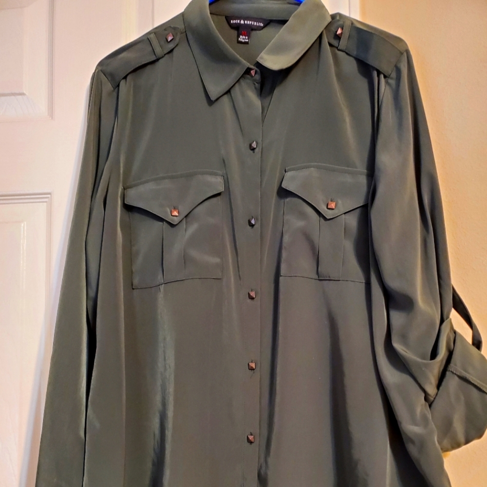 Rock & Republic Co. Button down top